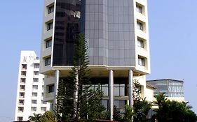 Gokulam Park Hotel y Centro de Convenciones Kochi Exterior photo