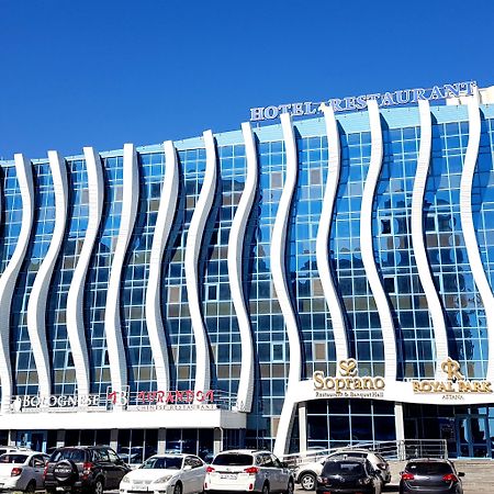Reikartz Park Astana Ex-Royal Park Hotel & Spa Exterior foto