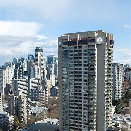 Coast Plaza Hotel And Suites Vancouver Exterior foto