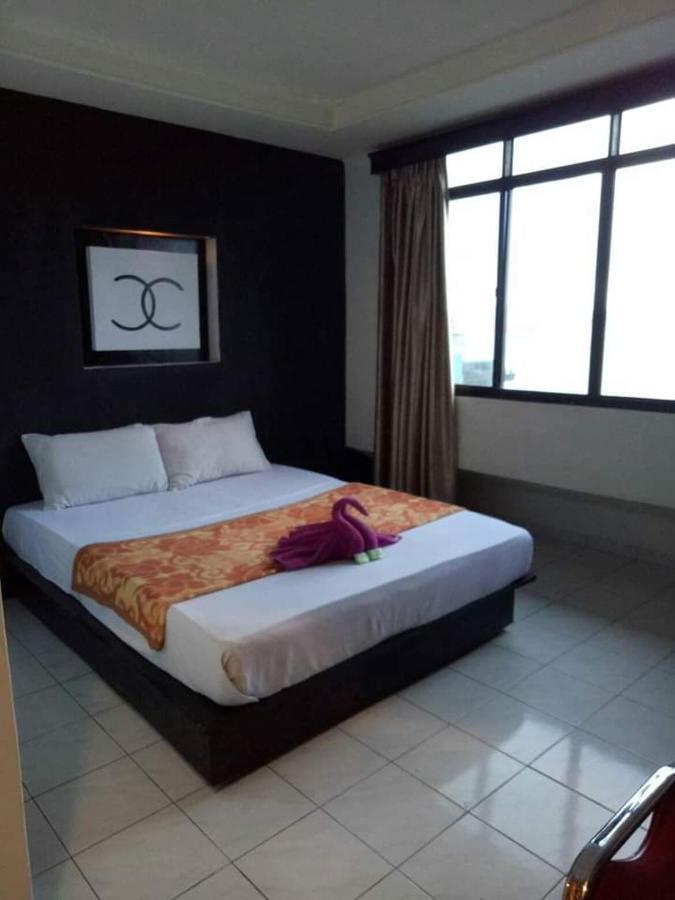 Laut Jaya Hotel Tanjung Pinang Habitación foto
