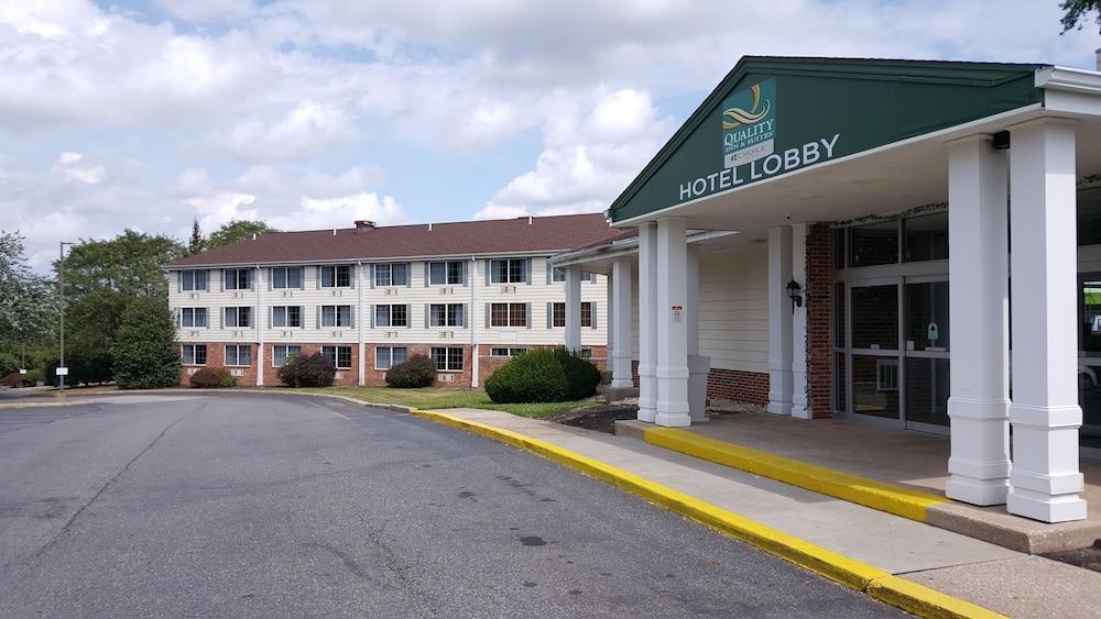 Quality Inn & Suites Conference Center West Chester Exterior foto