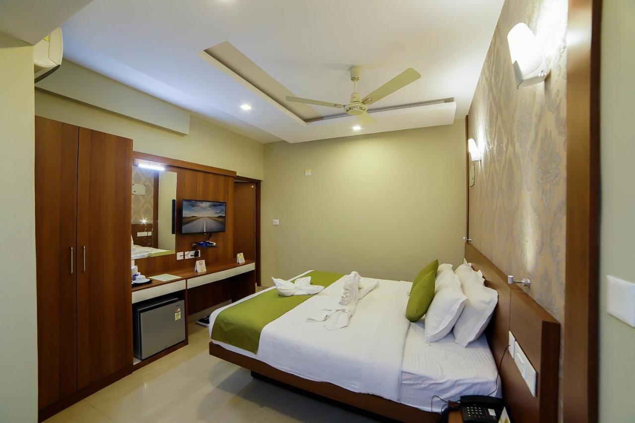 Sreepathi Indraprastha Hotel y Apartamentos con servicio Guruvāyūr Exterior foto