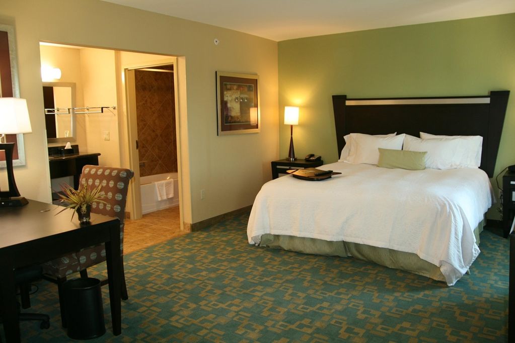 Hampton Inn & Suites Jacksonville Beach Boulevard/Mayo Clinic Habitación foto