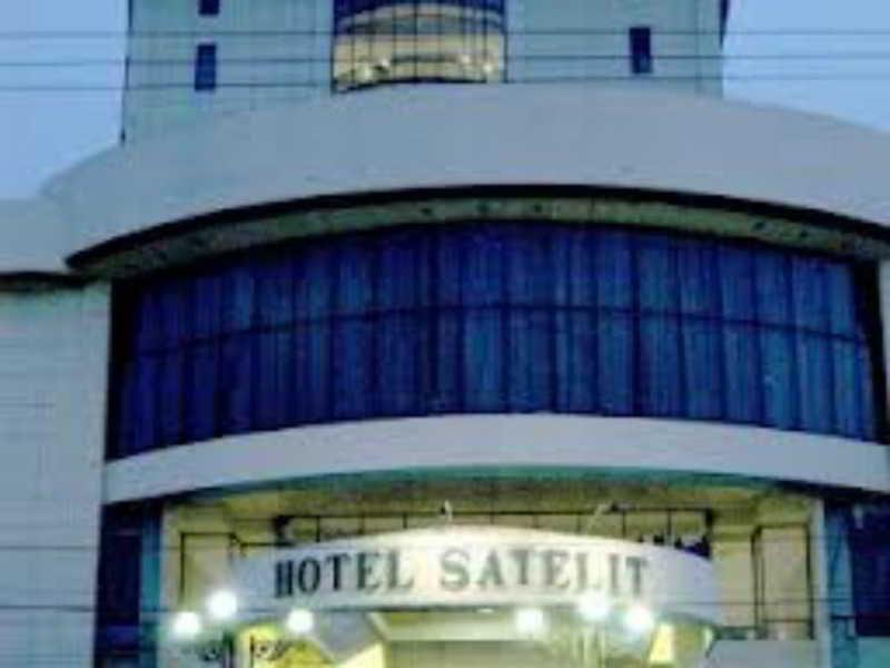 Satelit Hotel Surabaya Exterior foto