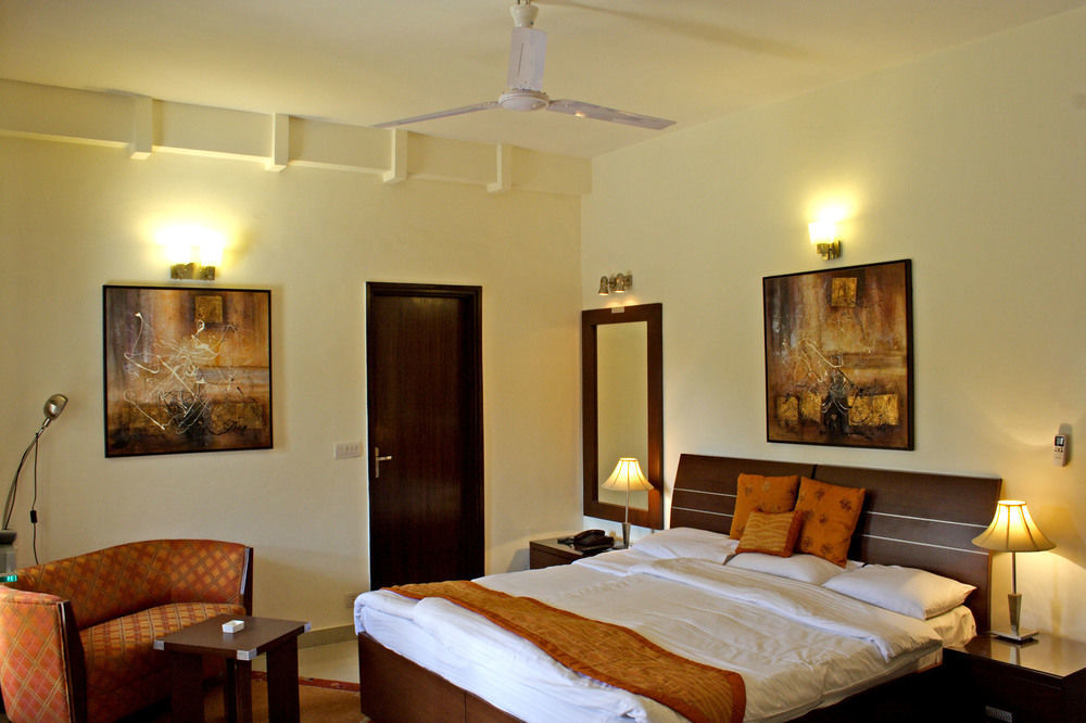Ahuja Residencia Golf Links Hotel Nueva Delhi Exterior foto