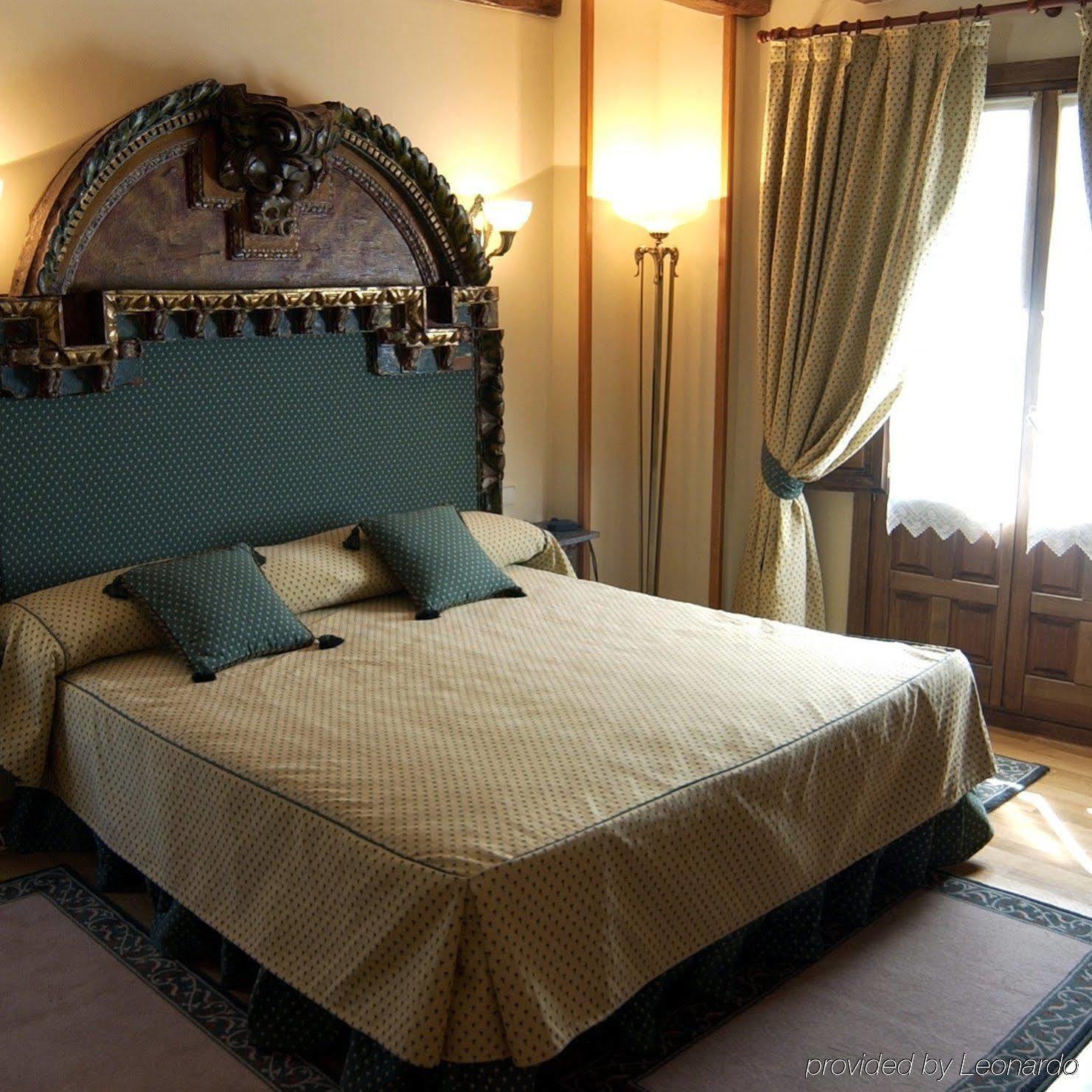 Hotel Alcazar Segovia Habitación foto