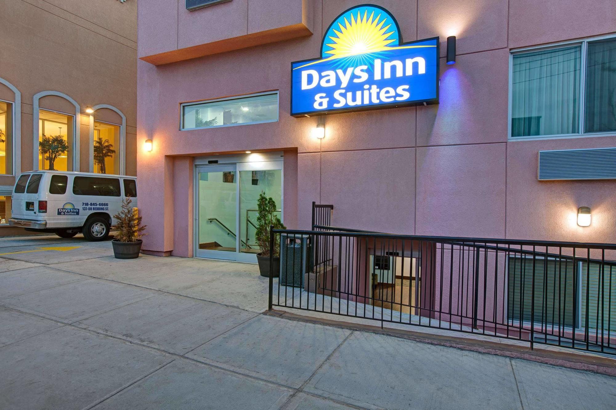 Days Inn & Suites By Wyndham Ozone Park/Jfk Airport Nueva York Exterior foto