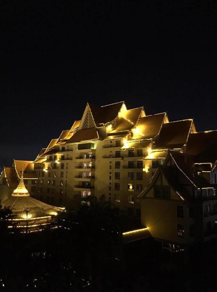 Golden Zone Hotel Jinghong Exterior foto