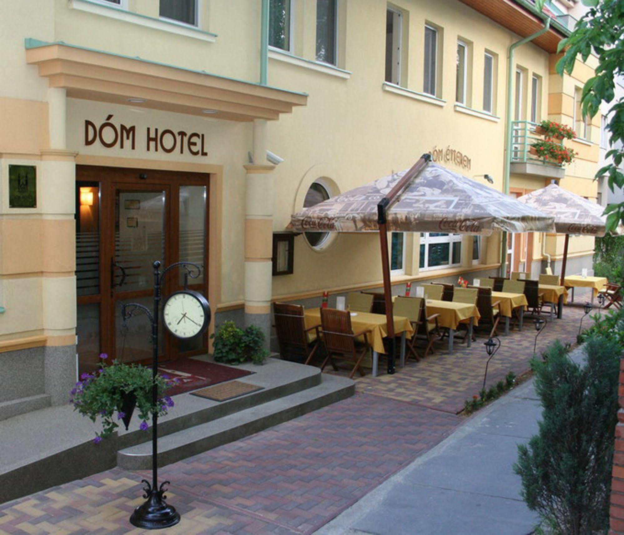 Dóm Hotel Szeged Exterior foto