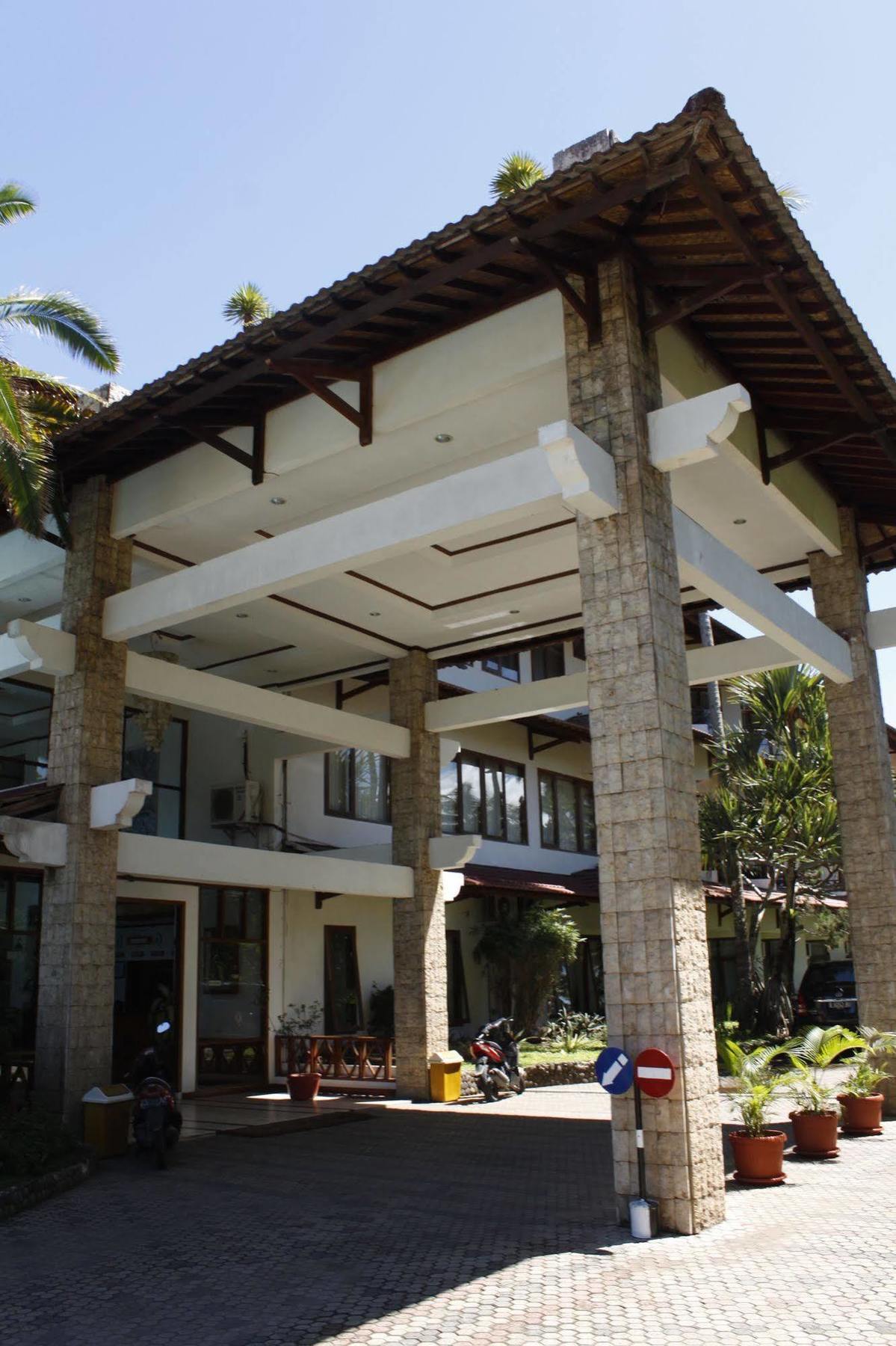 Surya Pesona Beach Hotel Pangandaran Exterior foto
