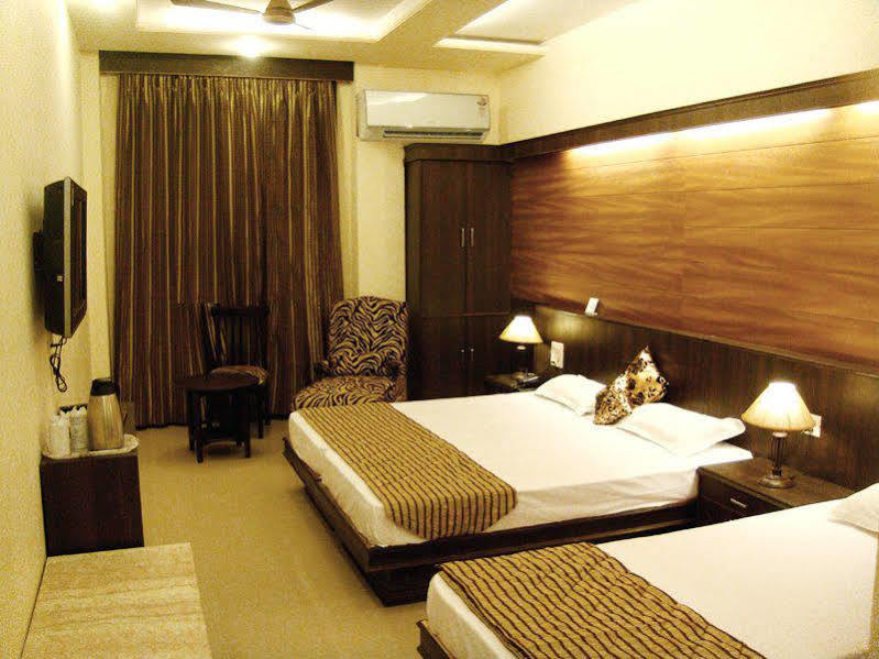 Hotel Cj International Amritsar Exterior foto