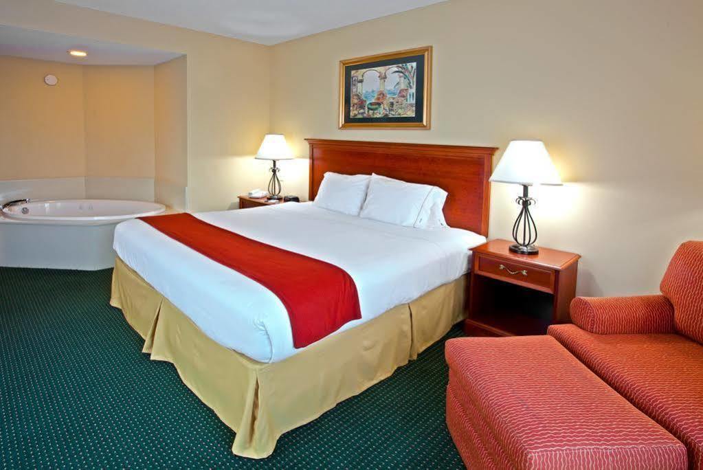 Holiday Inn Express Hotel & Suites Brooksville West, An Ihg Hotel Habitación foto