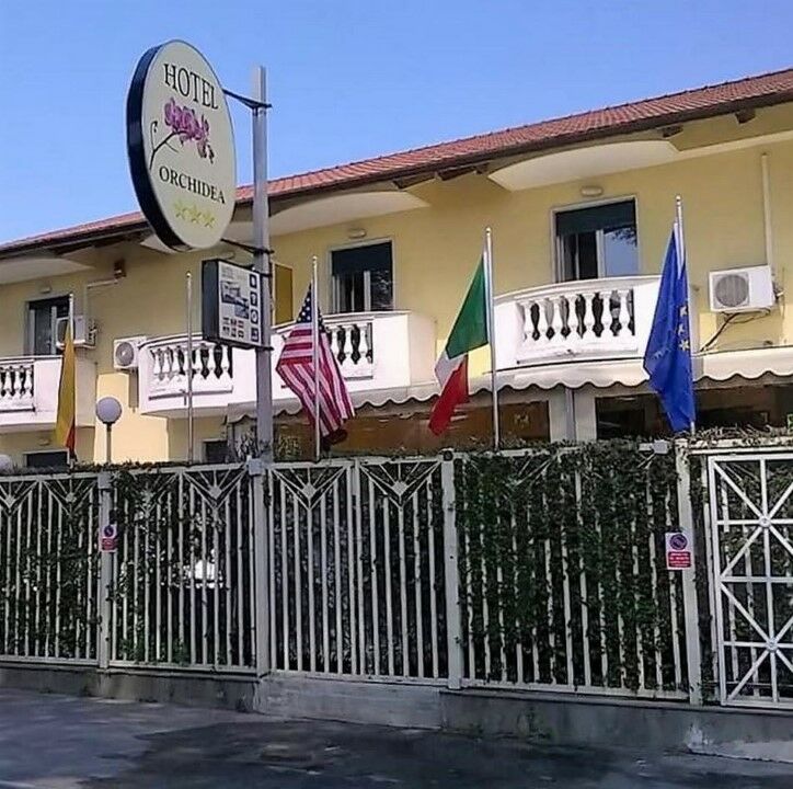 Hotel Orchidea Giugliano In Campania Exterior foto
