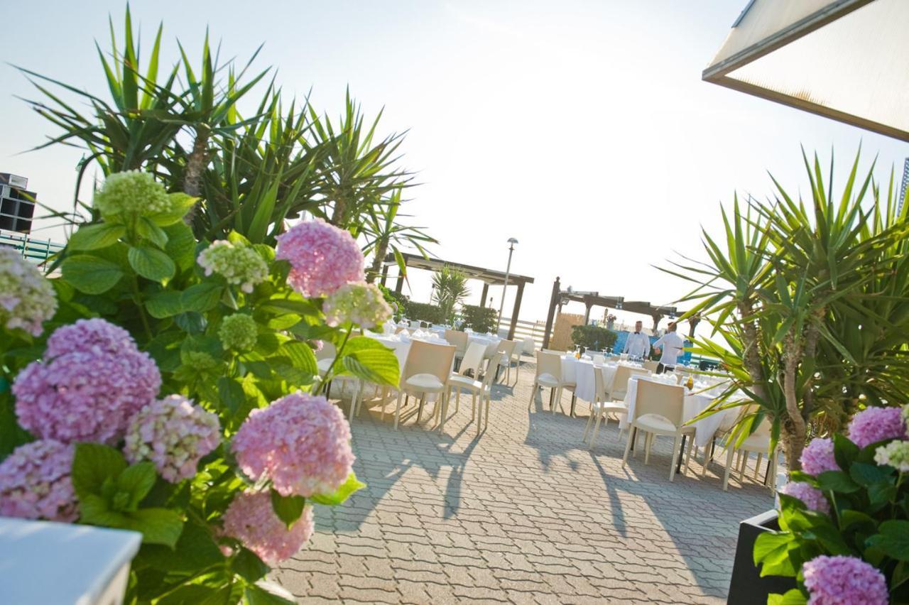 Cosmopolitan Golf & Beach Resort Tirrenia Exterior foto